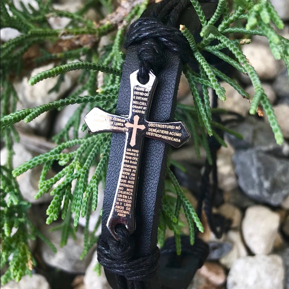 NWT New!!!!  Leather Cross adjustable bracelet - Picture 2 of 6